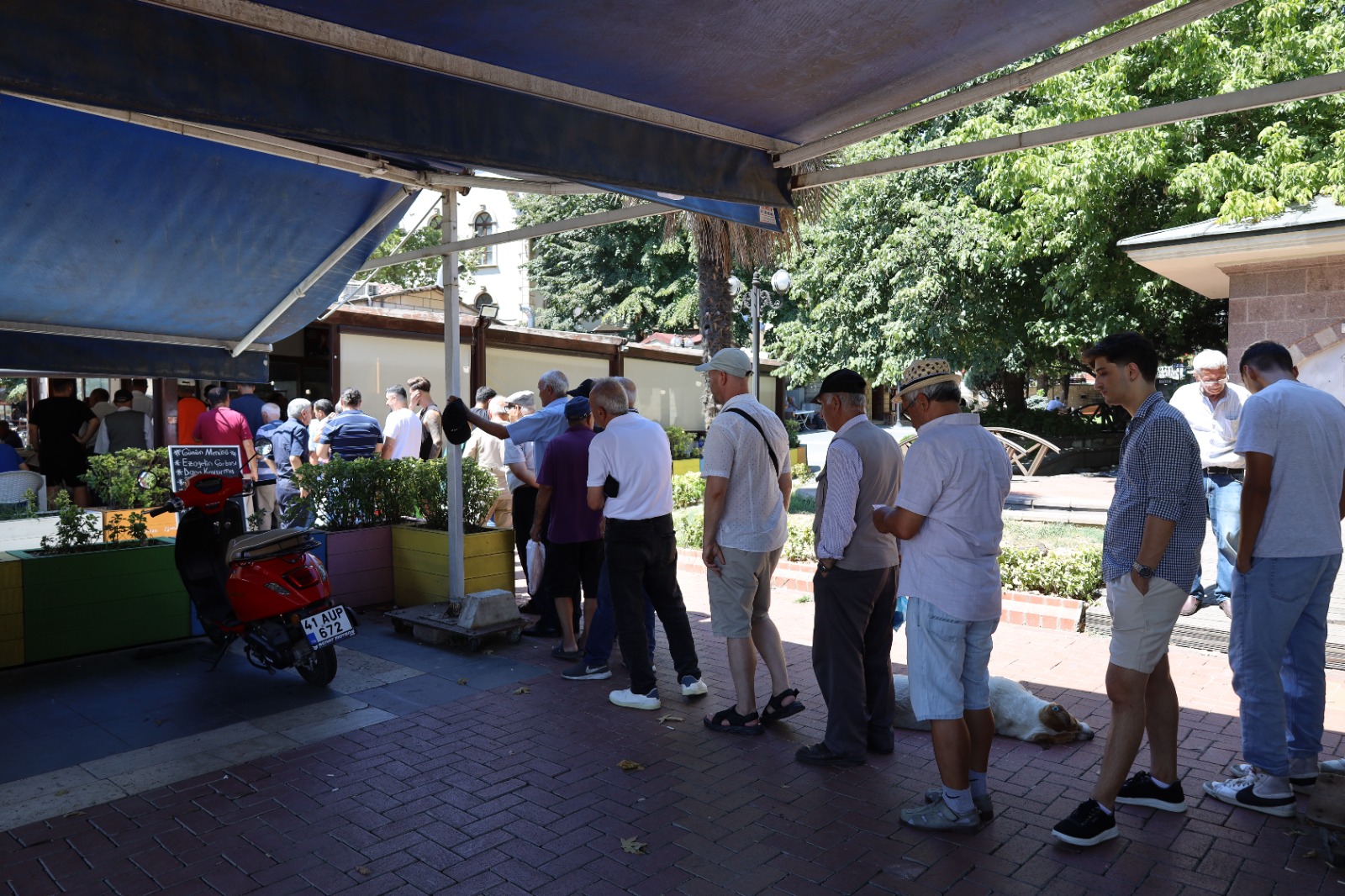 Izmitte Sosyal Belediyeciligin Basarisi Izmit Kent Lokantasi her gün tiklim tiklim (8)