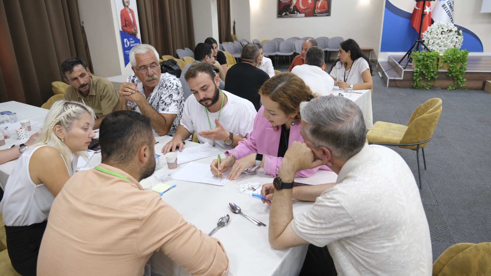 İzmit’te Yerel Eşitlik için ilk adım muhtarlar çalıştayda buluştu (1)