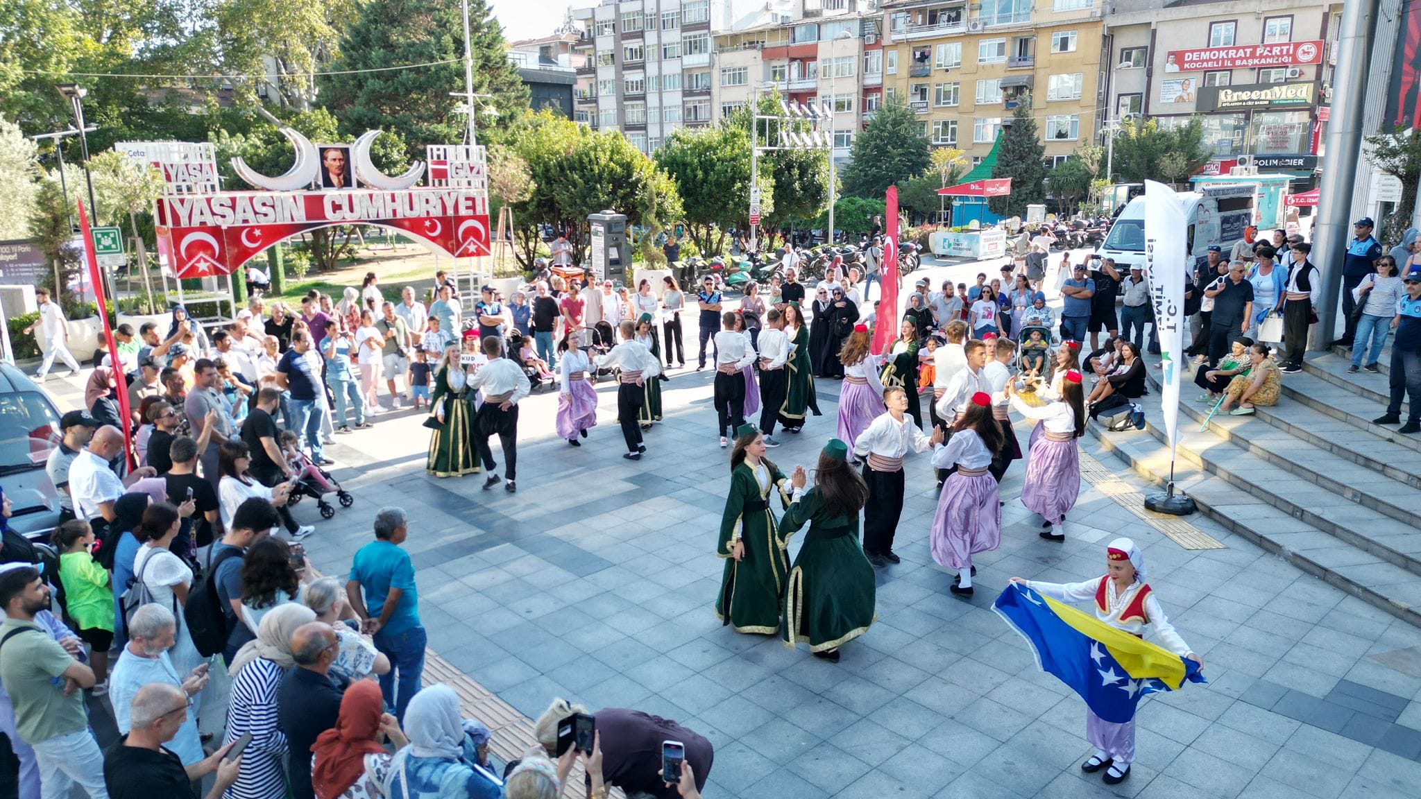 İzmit’te üç ülkenin halk danslarıyla unutulmaz bir gösteri (16)