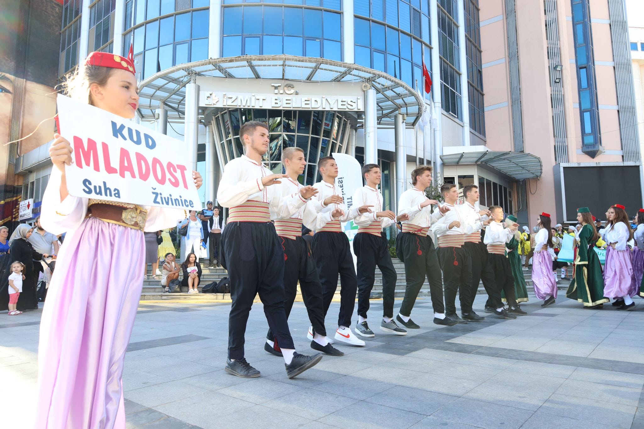 İzmit’te üç ülkenin halk danslarıyla unutulmaz bir gösteri (6)