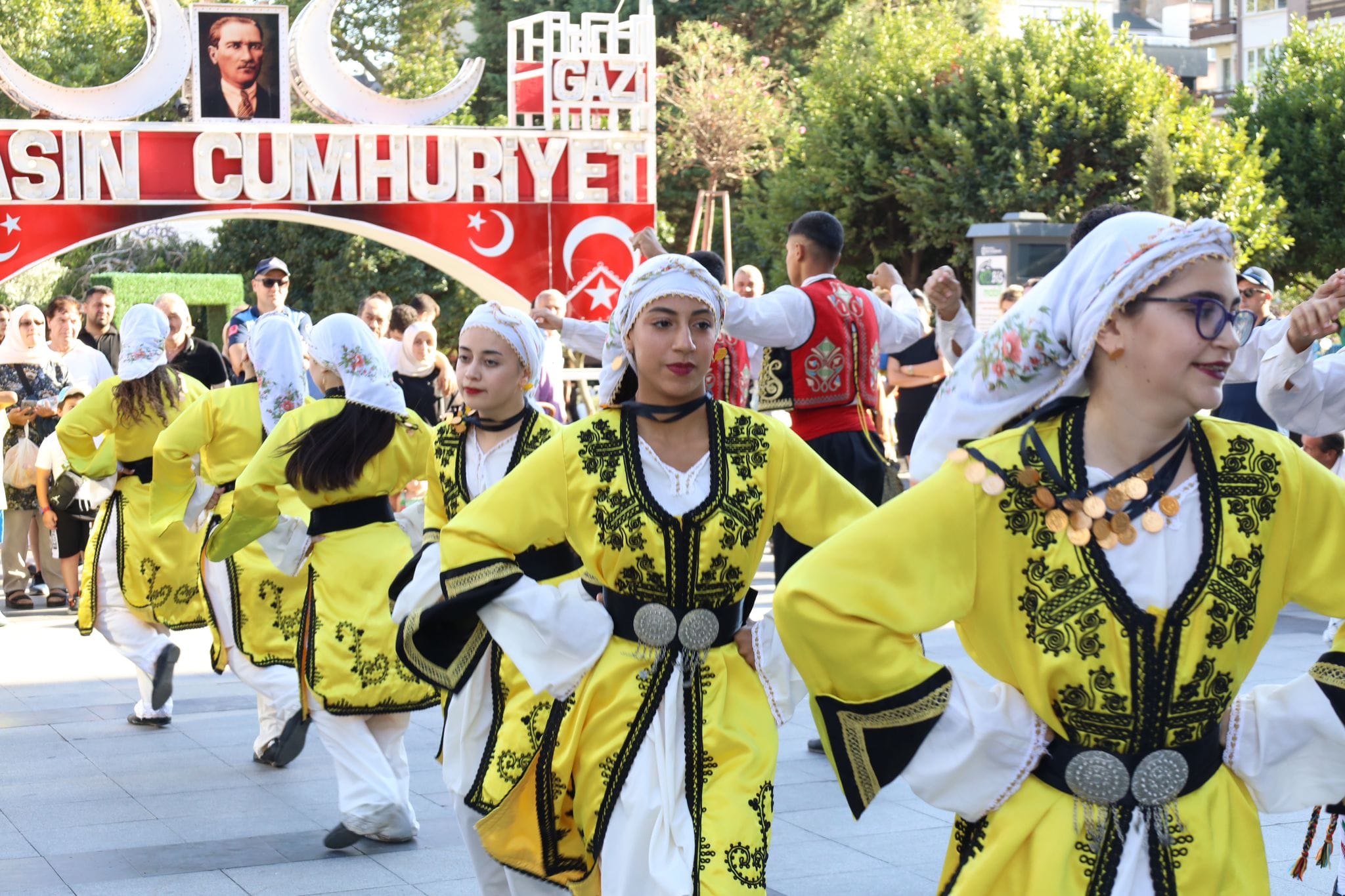 İzmit’te üç ülkenin halk danslarıyla unutulmaz bir gösteri (9)