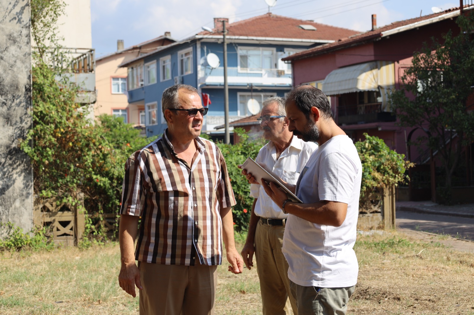 Körfez Mahallesi’nde yakın takip İzmit Belediye yöneticileri saha ziyaretinde (4)