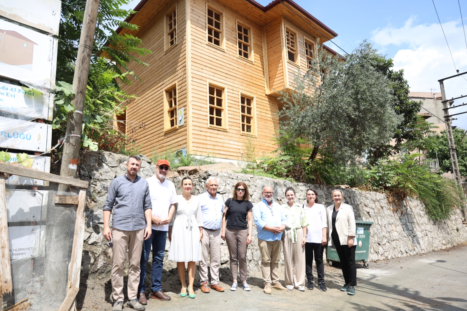 Melek Kentmen çalışmaların sürdüğü Hulusi Kentmen Evi’ni ziyaret etti (5) Melek Kentmen çalışmaların sürdüğü Hulusi Kentmen Evi’ni ziyaret etti (5)