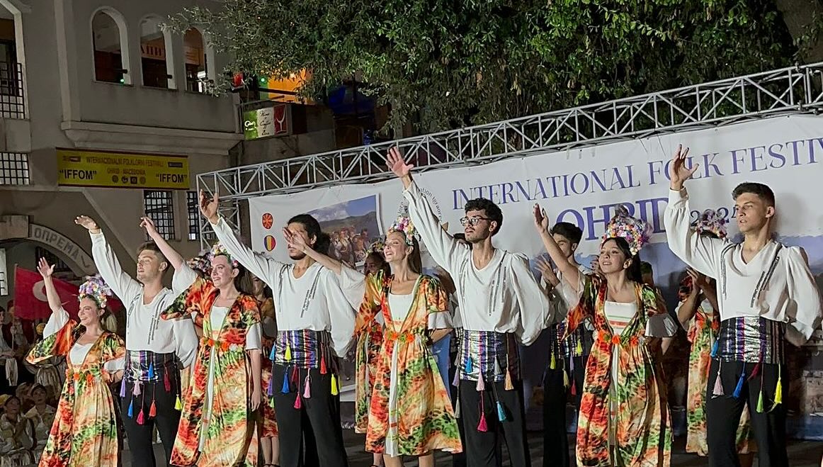 Sahne İzmit Topluluğu, Balkan Festivali’nde şehrimizi gururlandırdı (2)