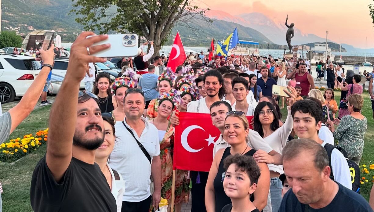 Sahne İzmit Topluluğu, Balkan Festivali’nde şehrimizi gururlandırdı (5)