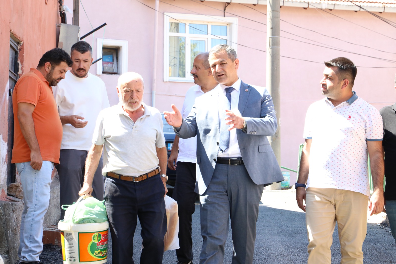 Yenidoğan’ın sokakları yenileniyor, Belediye heyeti yakından takip ediyor (1)
