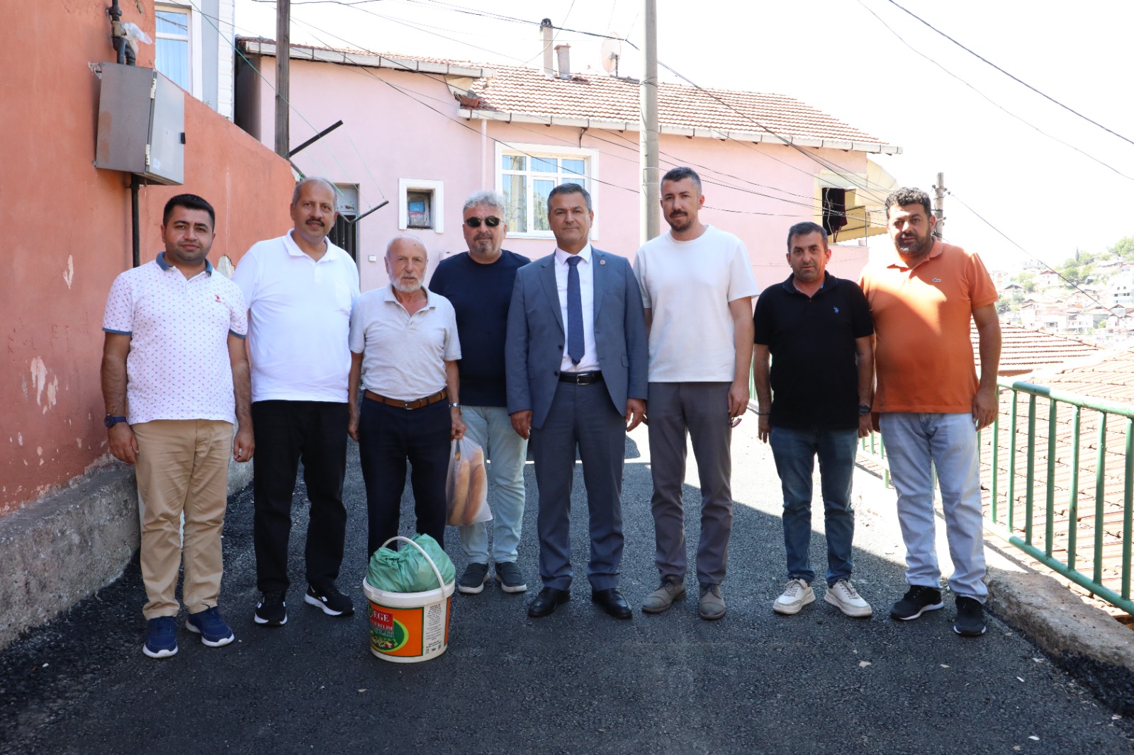 Yenidoğan’ın sokakları yenileniyor, Belediye heyeti yakından takip ediyor (2)