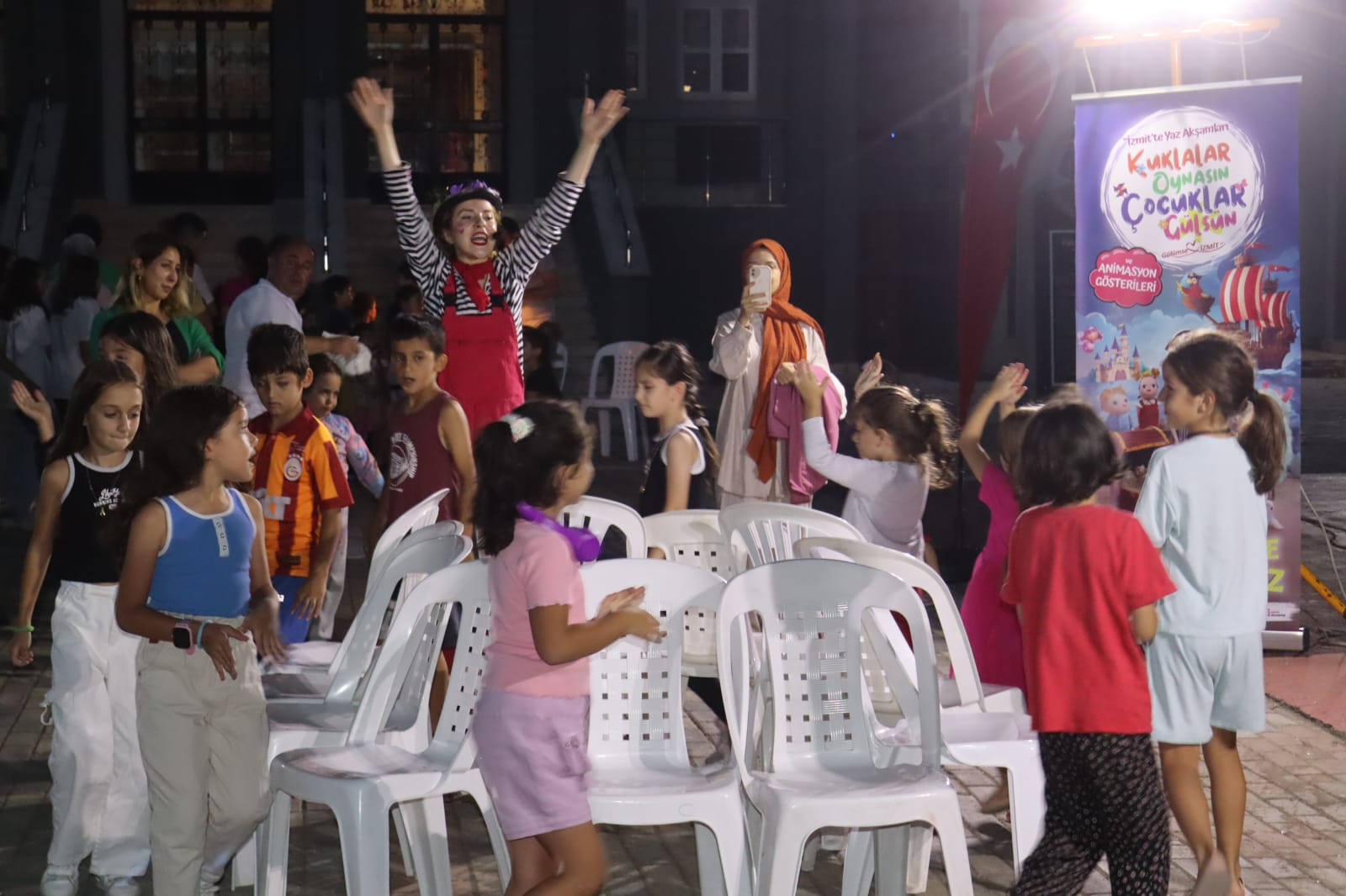 ‘Kuklalar Oynasın Çocuklar Gülsün’ etkinliği Arızlı Mahallesi’nde devam etti (4)