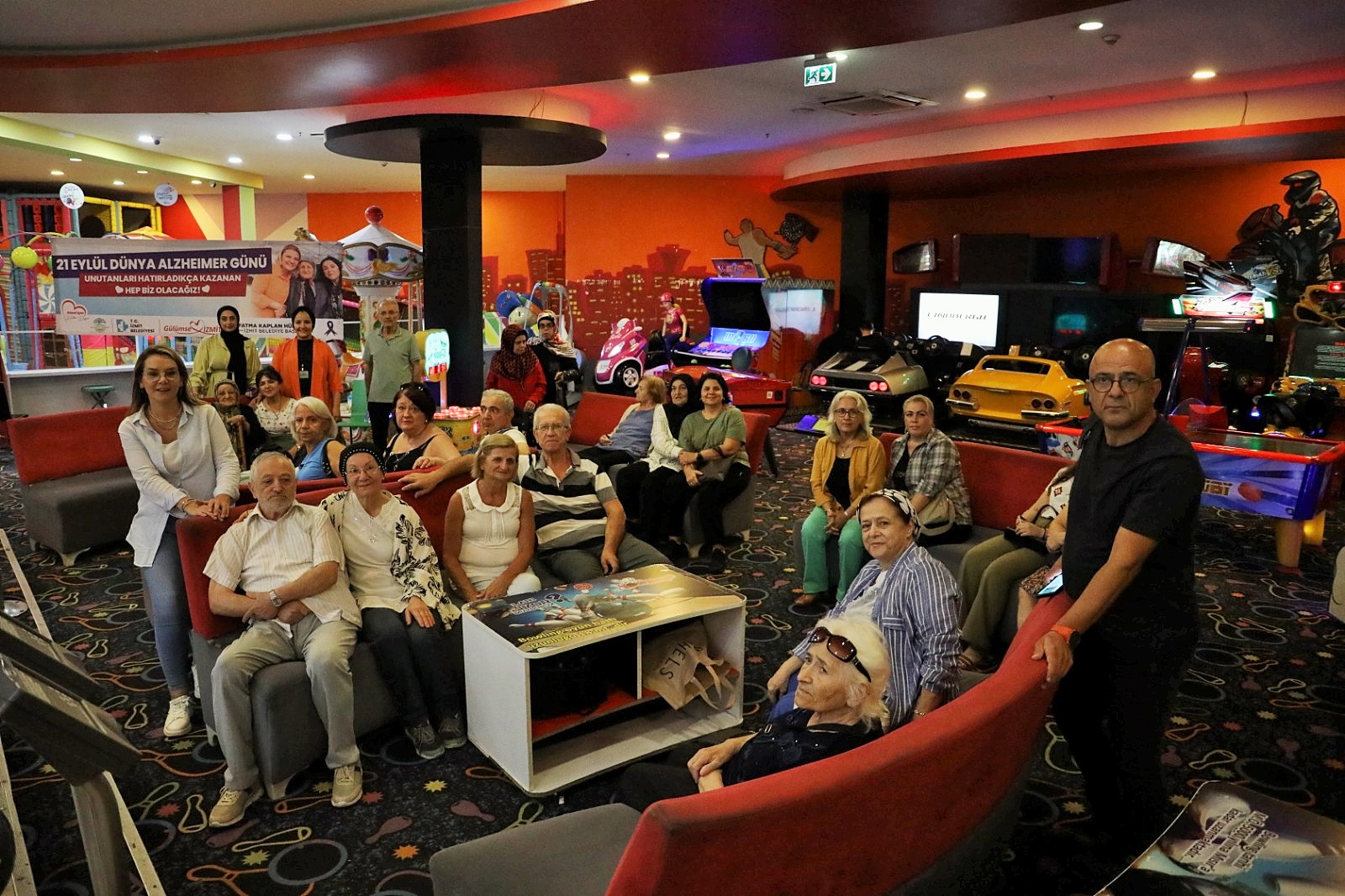 Alzheimer Yaşam Evi sakinleri bowling turnuvasında doyasıya eğlendi (19)