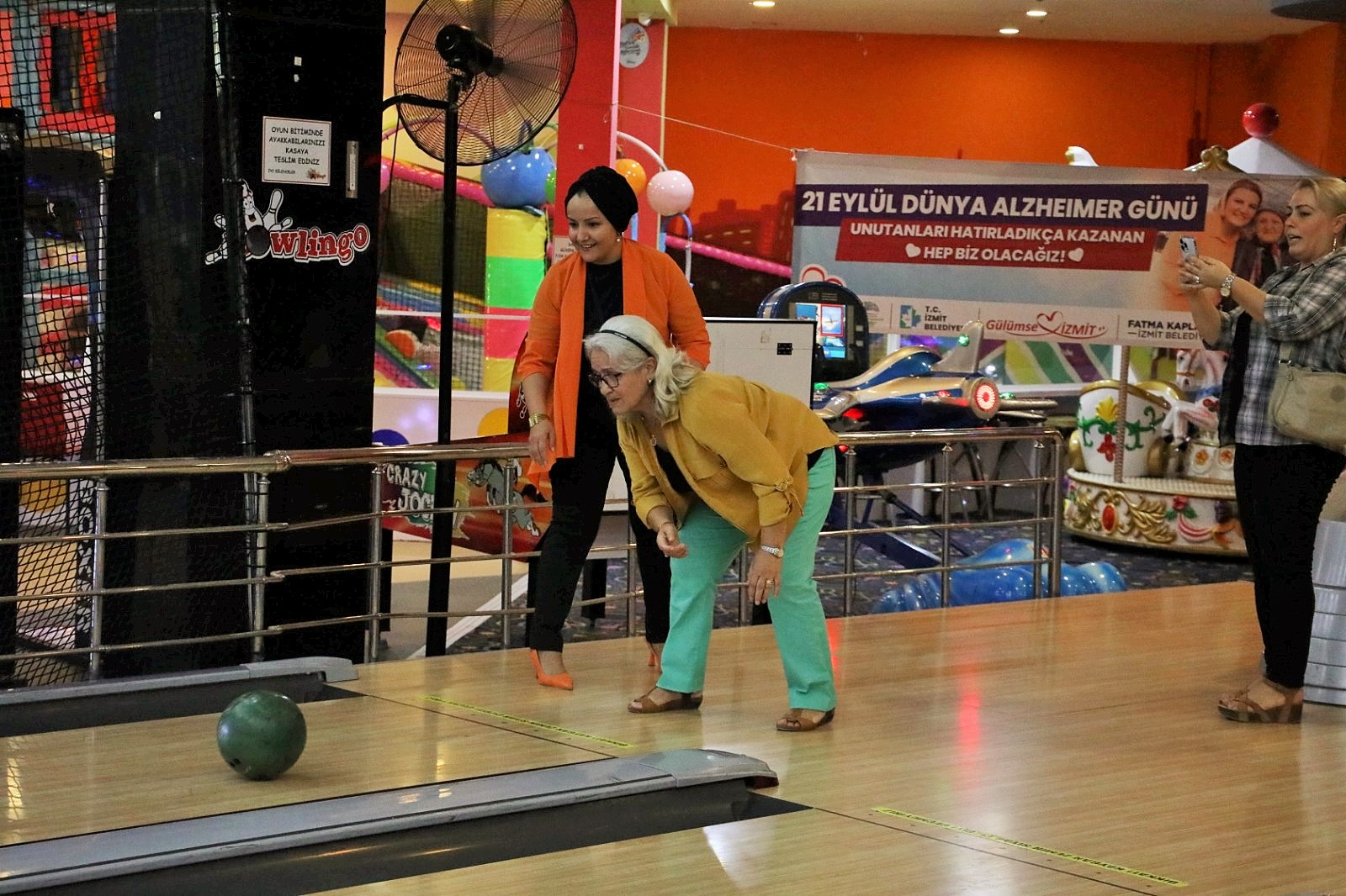 Alzheimer Yaşam Evi sakinleri bowling turnuvasında doyasıya eğlendi (6)