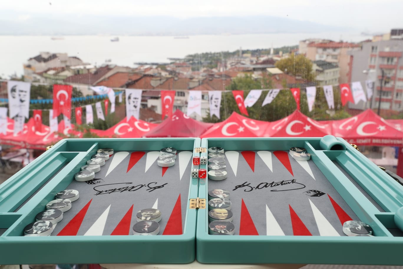 Atatürk Ani Evine hediye edilen özel tavla