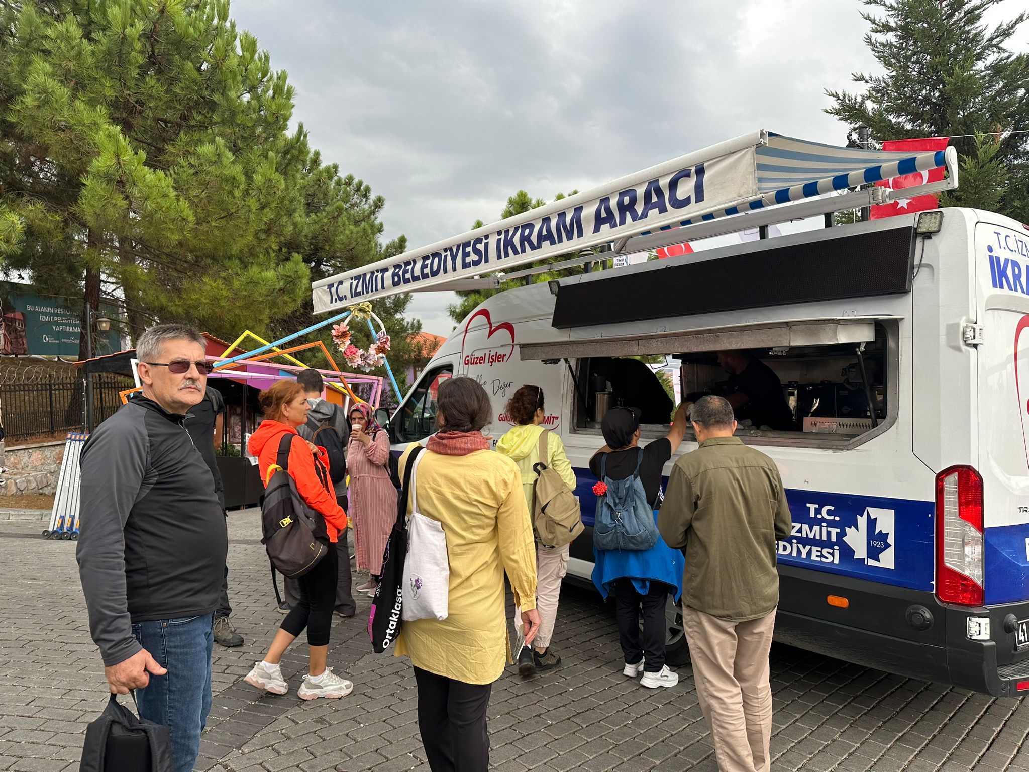 Hosgörü yolu yürüyüsüyle tarih kokan sokaklar gezildi (3)
