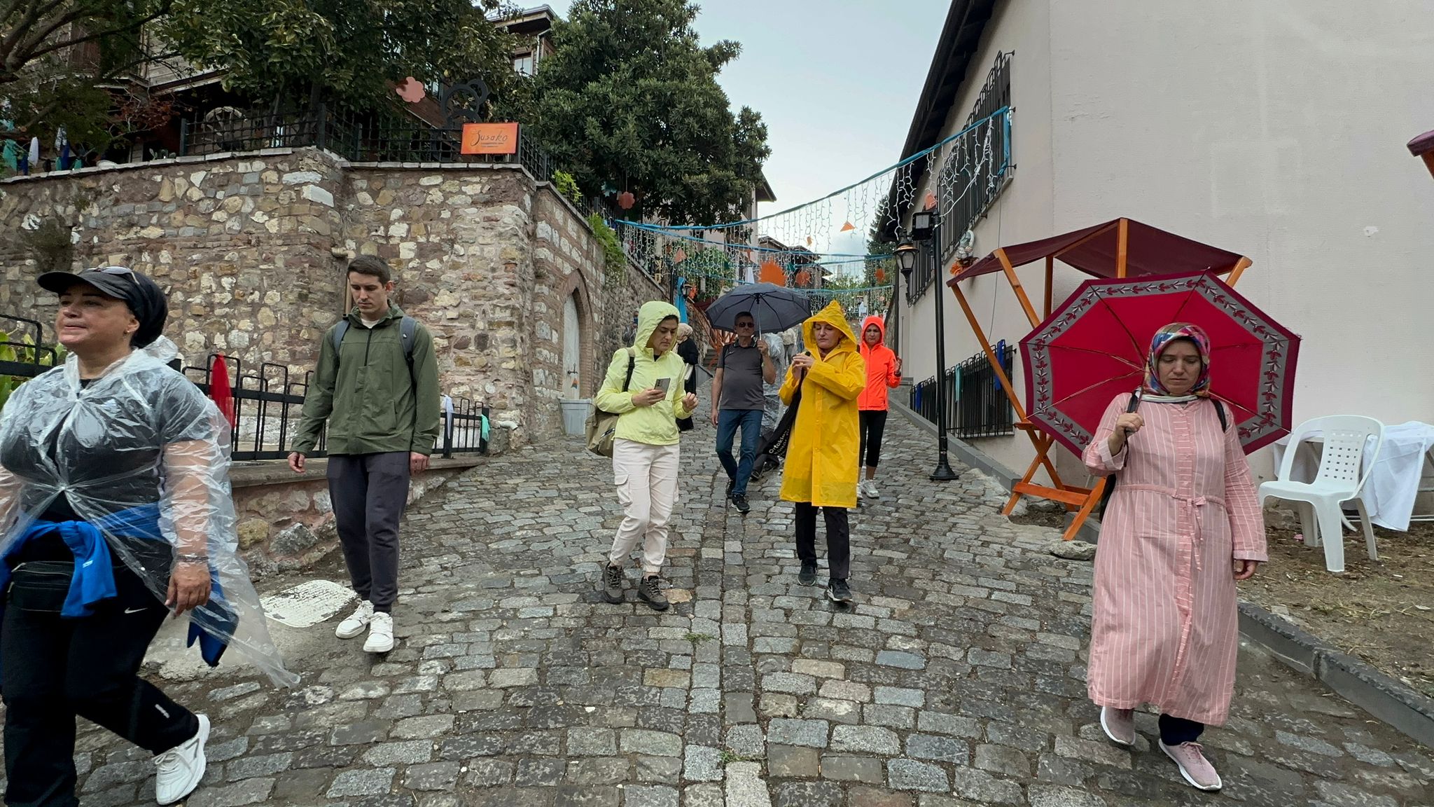 Hosgörü yolu yürüyüsüyle tarih kokan sokaklar gezildi (4)