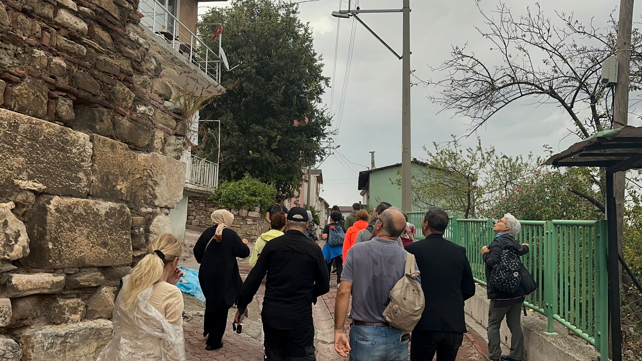 Hosgörü yolu yürüyüsüyle tarih kokan sokaklar gezildi (8)