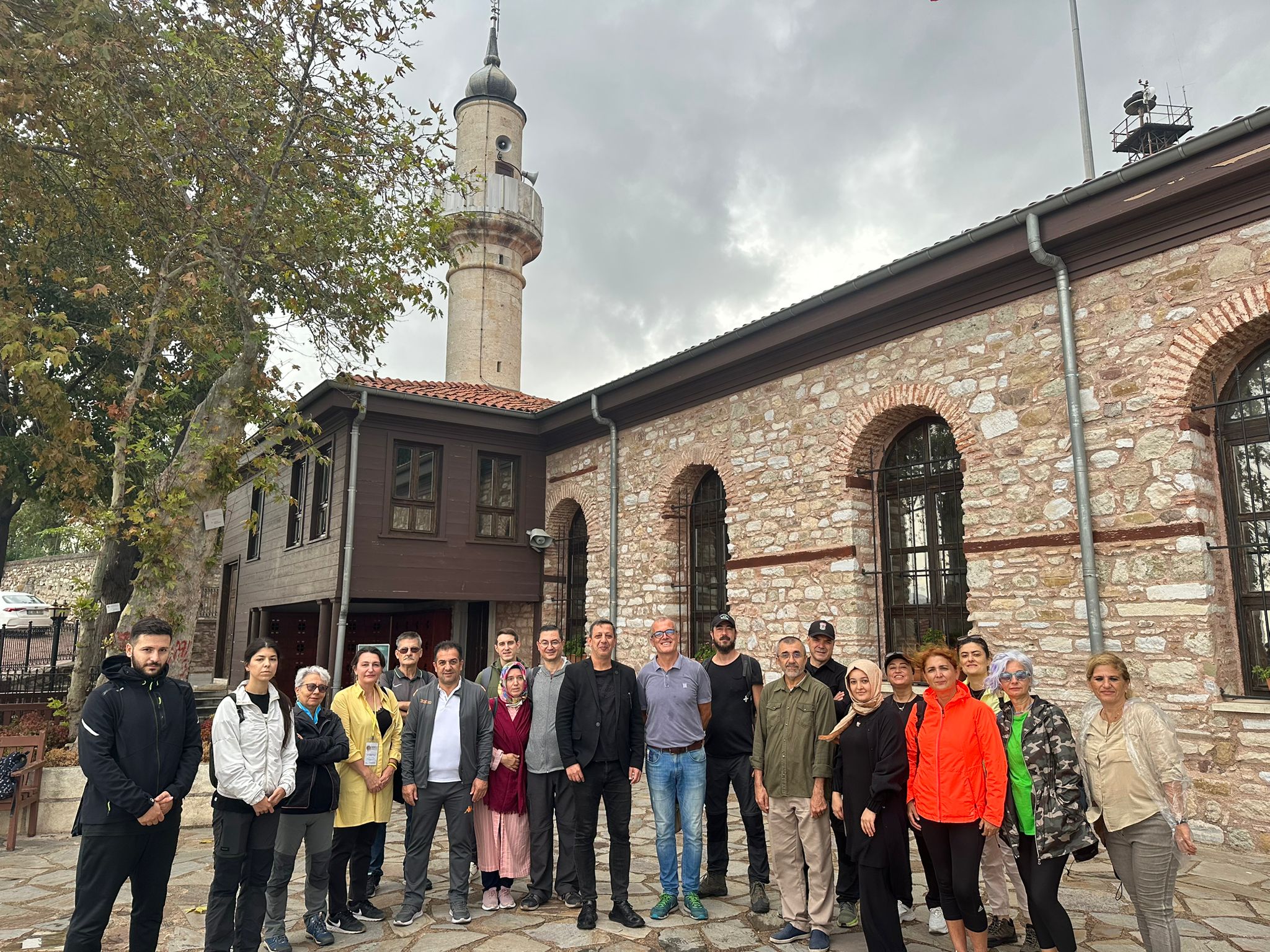 Hosgörü yolu yürüyüsüyle tarih kokan sokaklar gezildi (9)