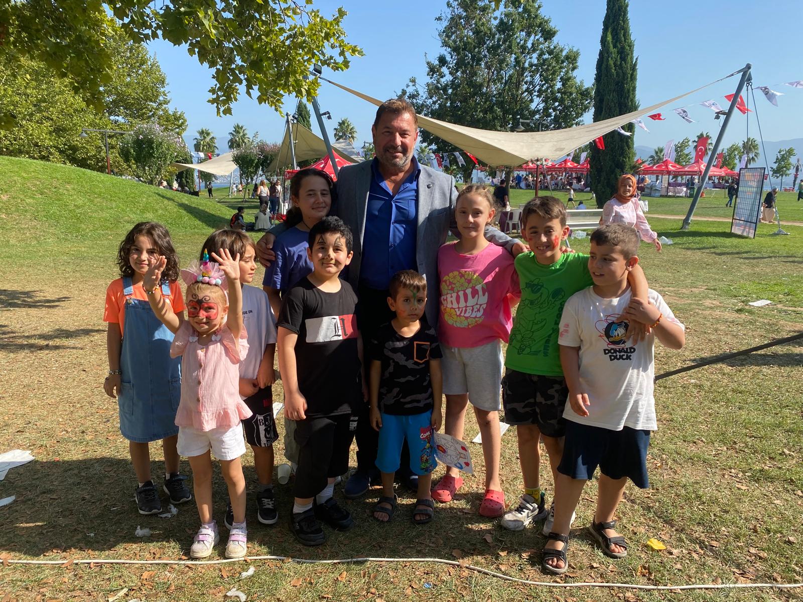 Izmit Belediyesi Baskan Vekili Cengiz Özcan Kadin ve Çocuk Festivaline katildi (1)