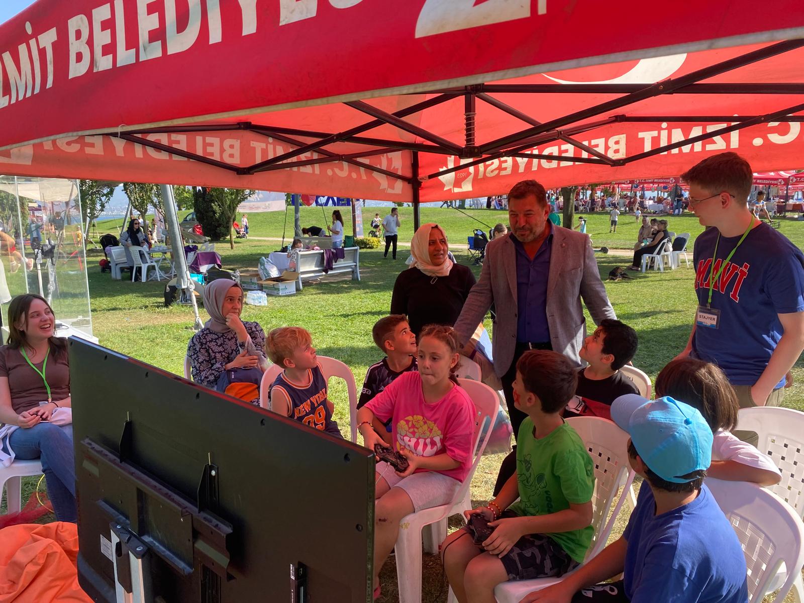Izmit Belediyesi Baskan Vekili Cengiz Özcan Kadin ve Çocuk Festivaline katildi (2)