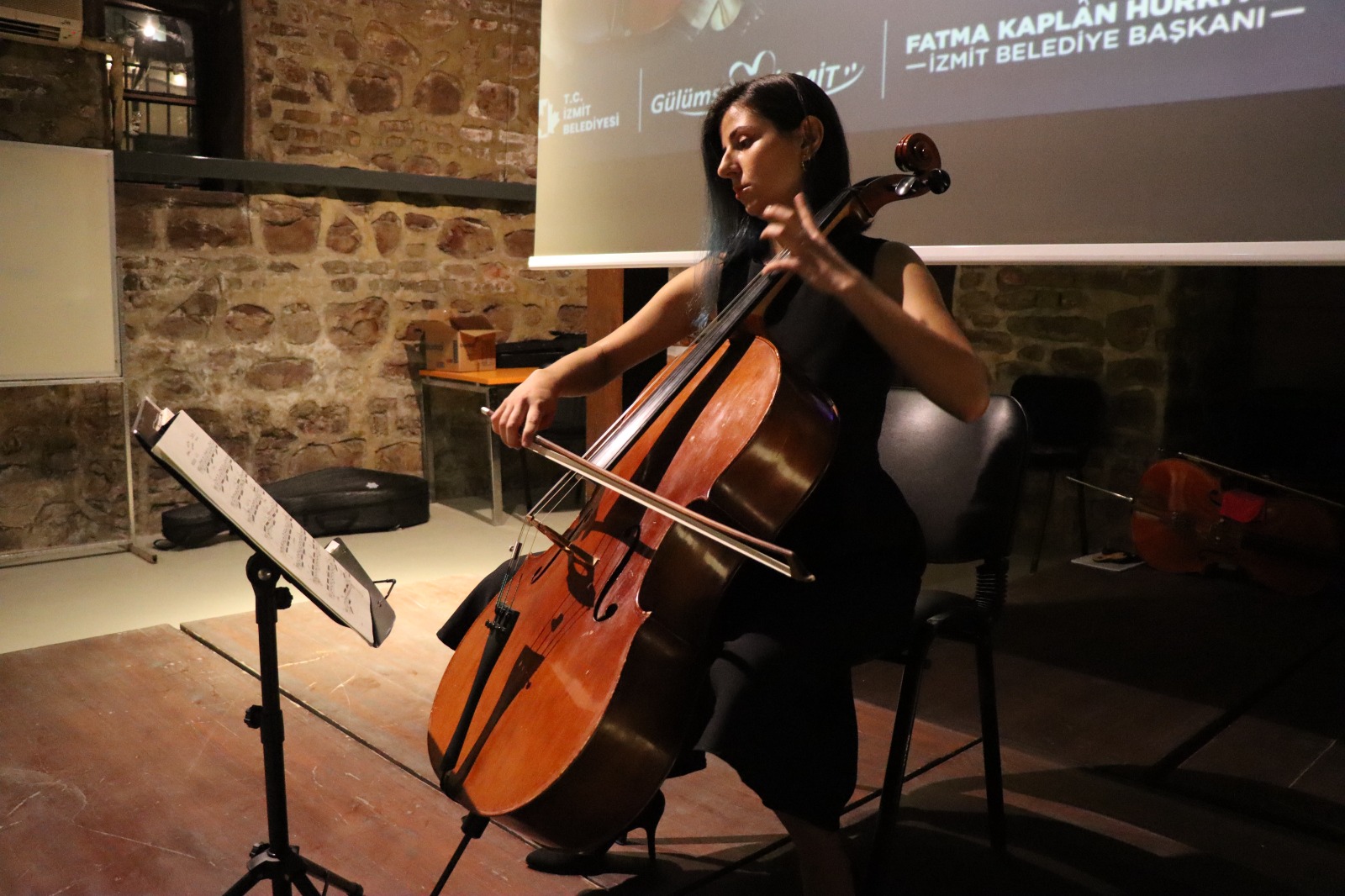 İzmit Belediyesi Kent Orkestrasının klasik müzik konseri büyük beğeni topladı (3)