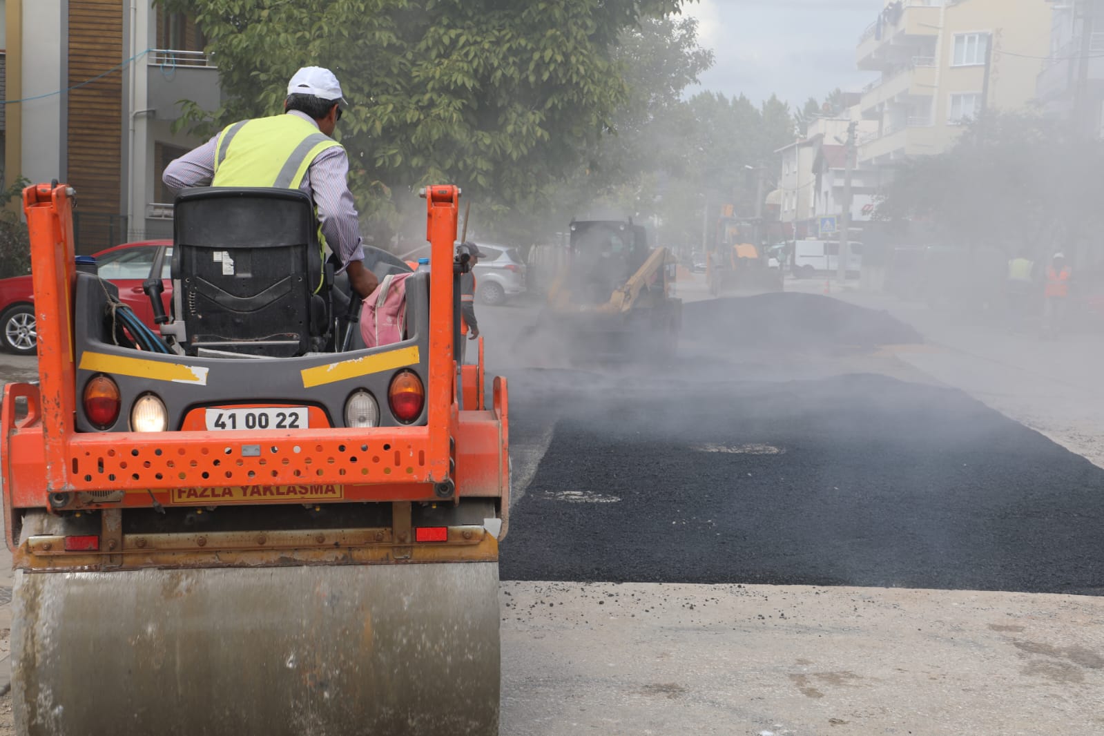 İzmit Belediyesi Yenişehir’e konforlu yollar kazandırdı (1)