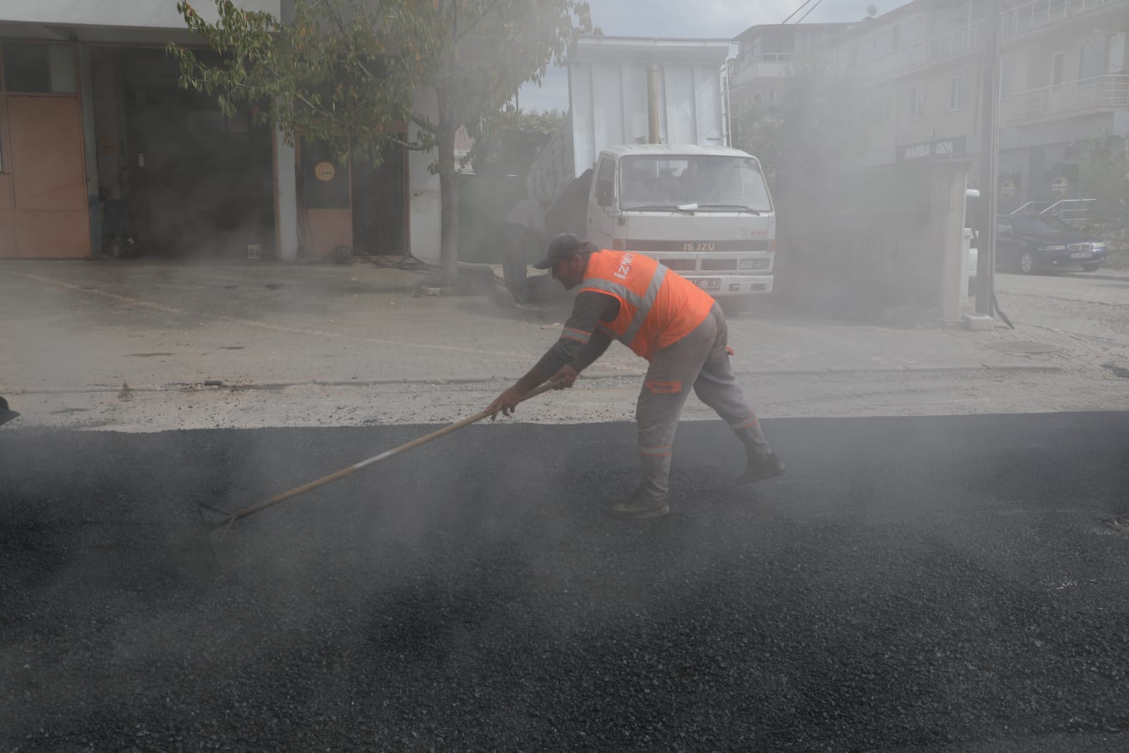 İzmit Belediyesi Yenişehir’e konforlu yollar kazandırdı (2)