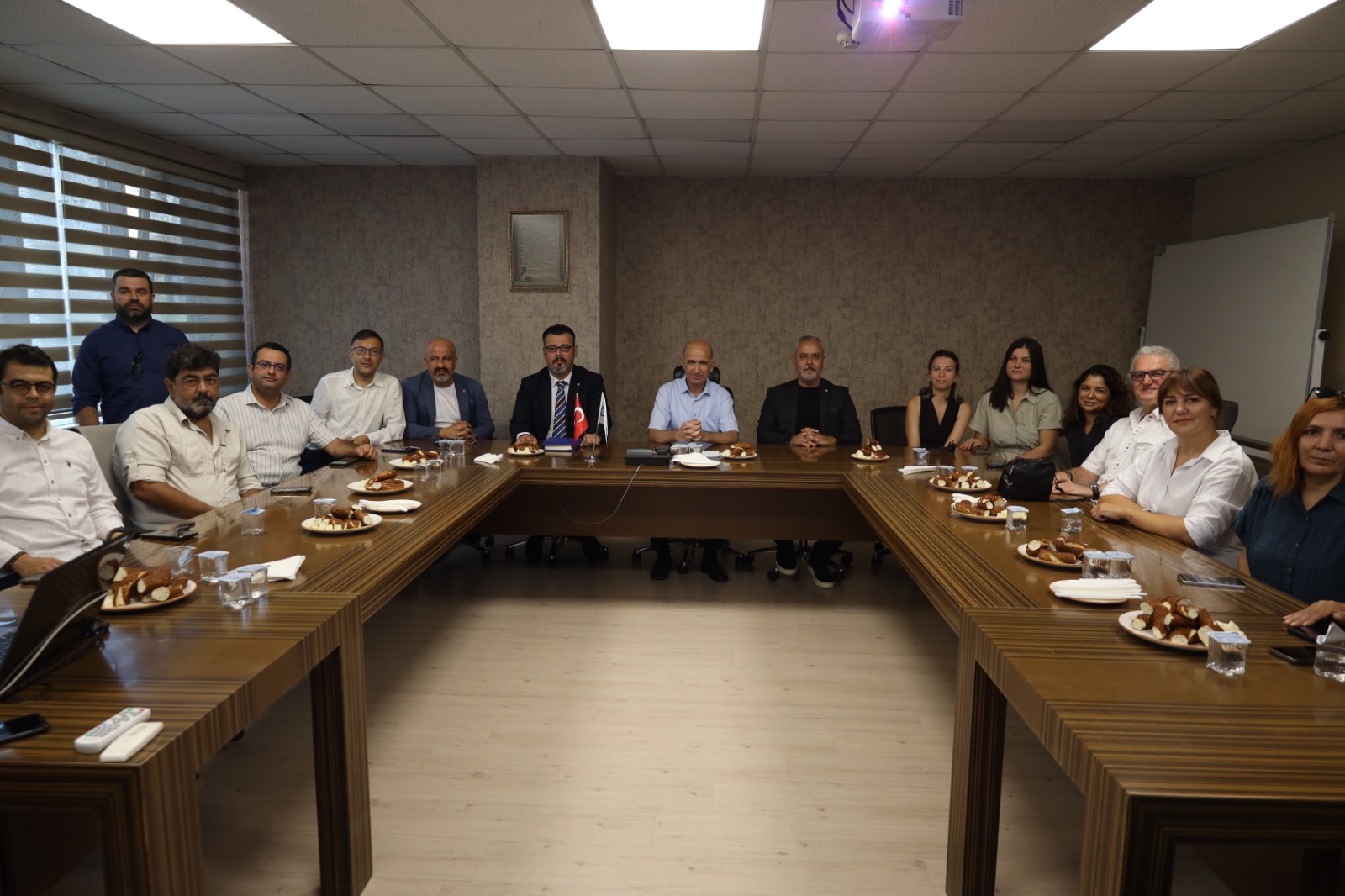 İzmit Belediyesi akademik odalarla yer tahsisi konusunu görüştü (5)