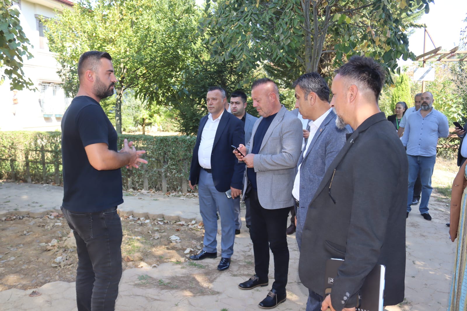 İzmit Belediyesi çözüm odaklı mahalle ziyaretlerine Ayazma Mahallesi’nde devam etti (1)
