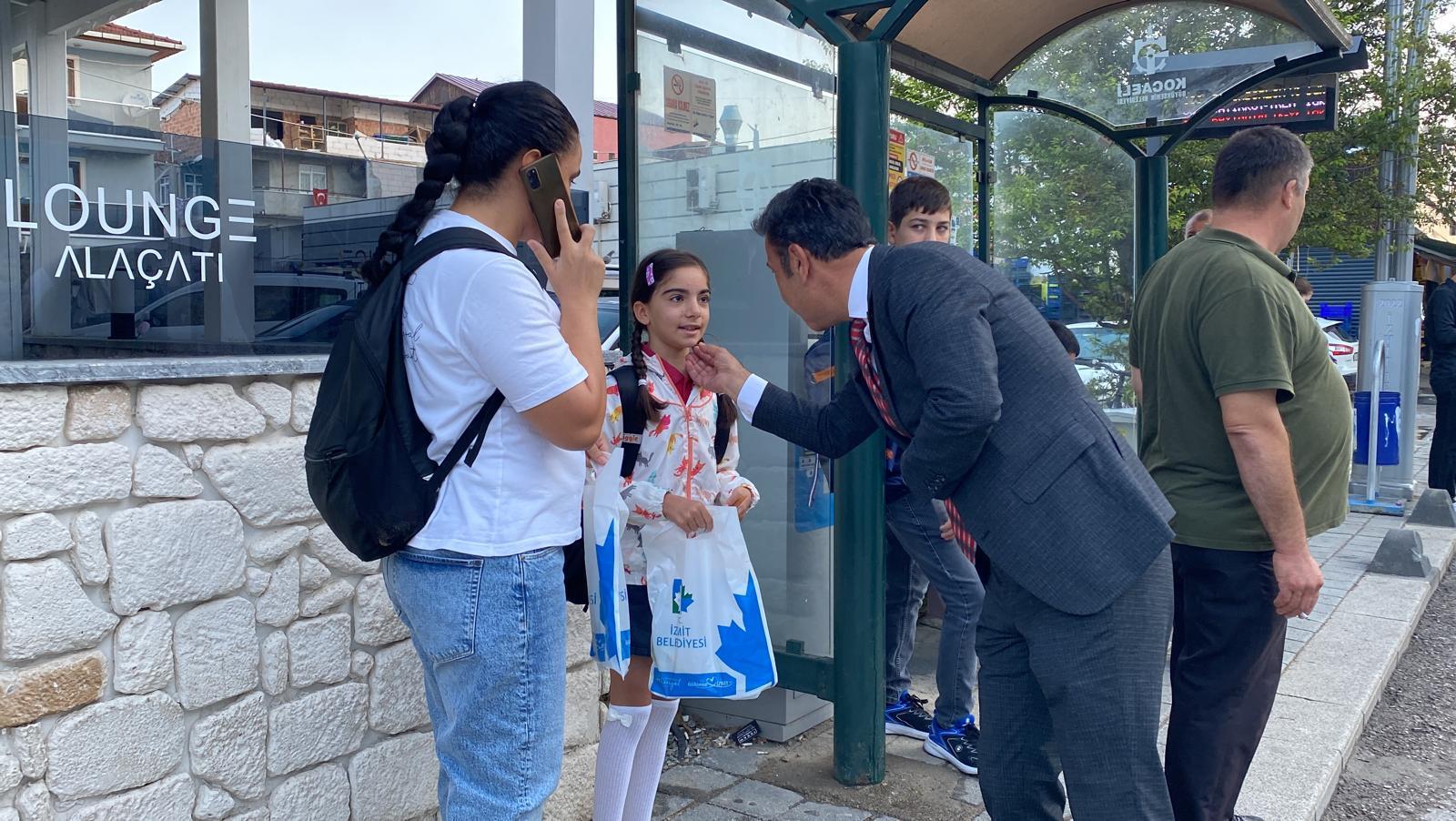 İzmit Belediyesi işçilerin ve öğrencilerin yanında olmaya devam ediyor (14)