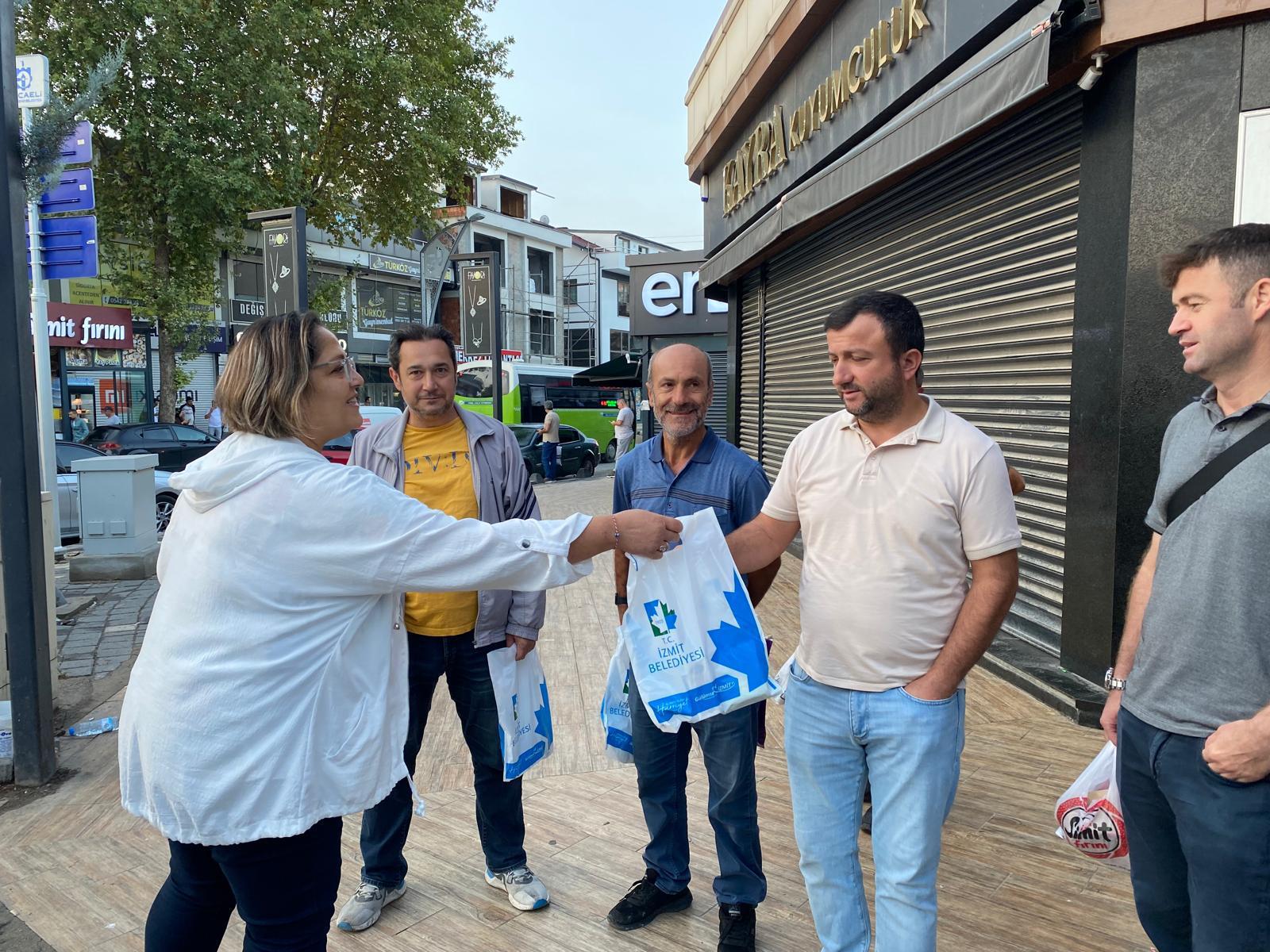 İzmit Belediyesi işçilerin ve öğrencilerin yanında olmaya devam ediyor (4)