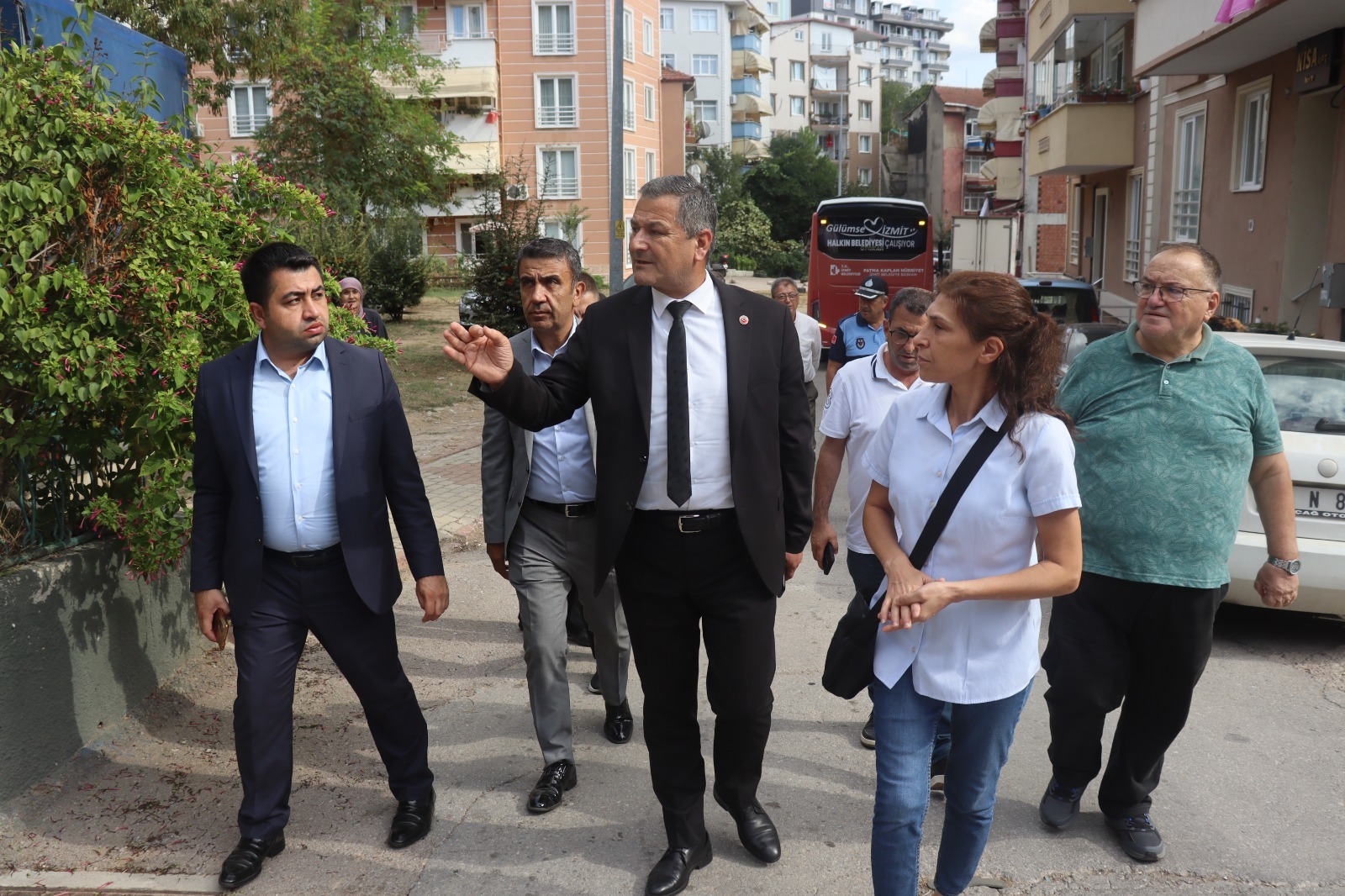 İzmit Belediyesi mahalle ziyaretlerine devam ediyor (1)