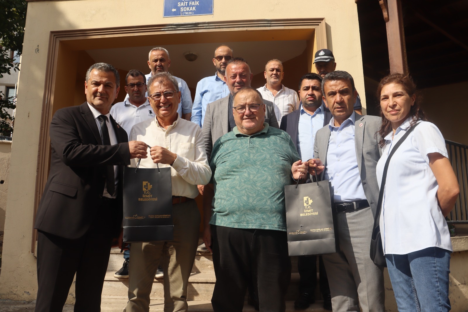 İzmit Belediyesi mahalle ziyaretlerine devam ediyor (4)