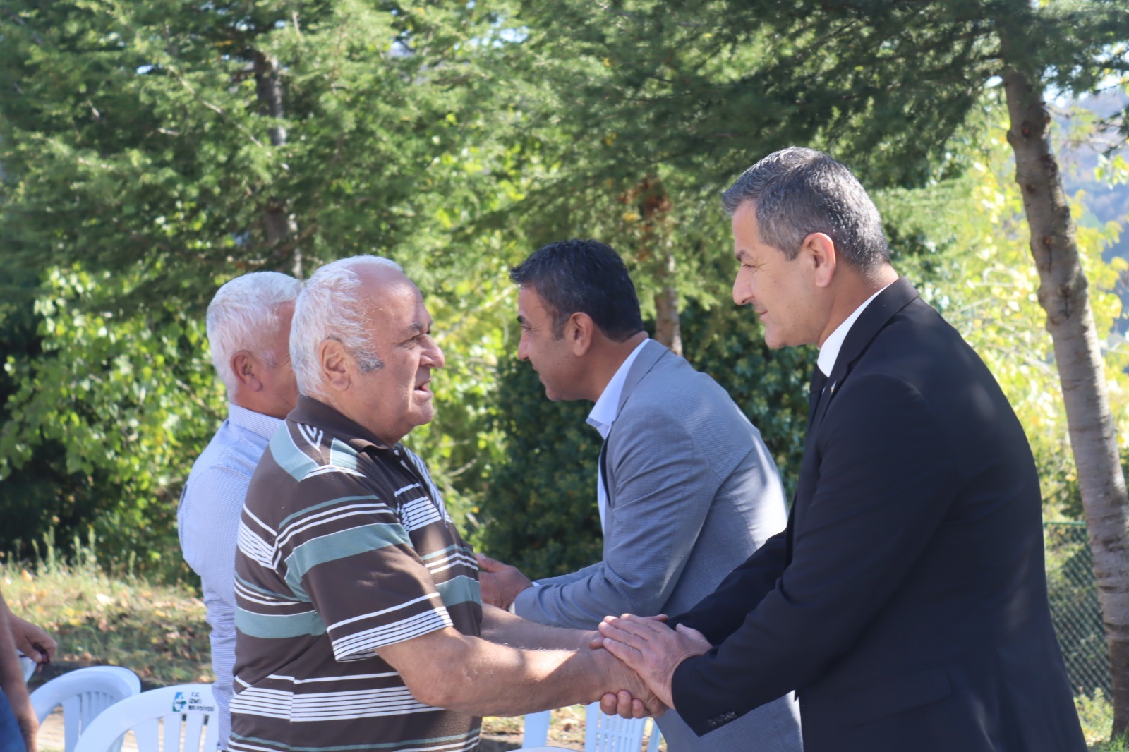İzmit Belediyesi mahalle ziyaretlerine devam ediyor (8)