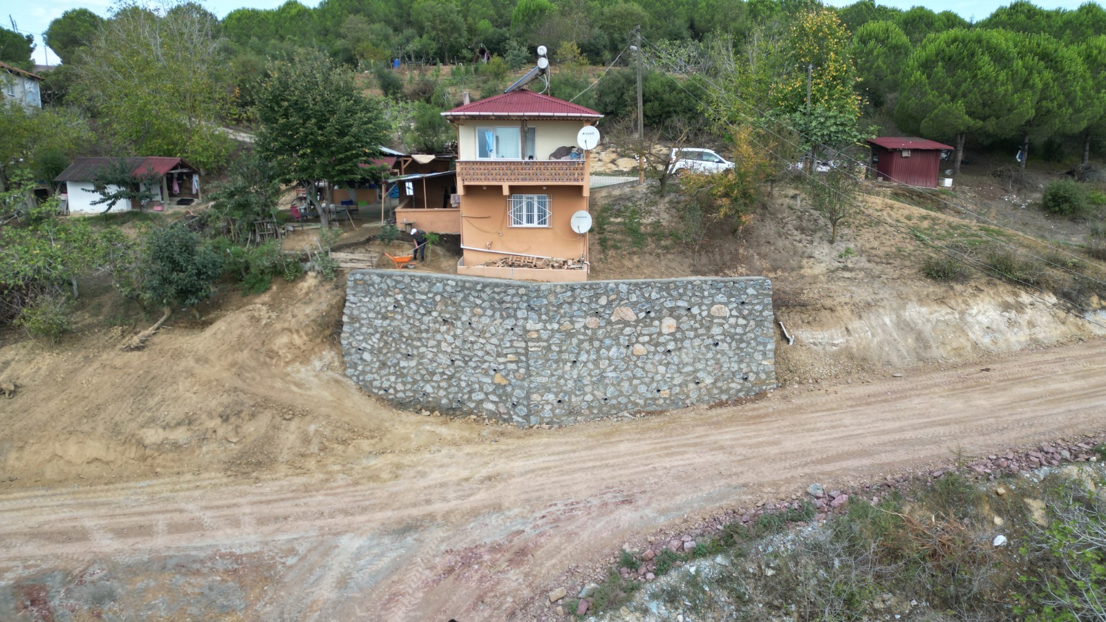 İzmit Belediyesi vatandaşın evini yıkılmaktan kurtardı (5)