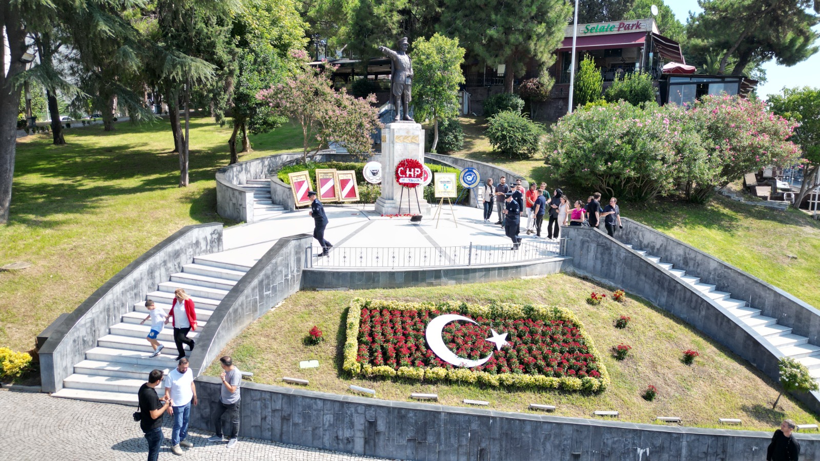 Küçük Kerem’in gururlu anı İzmit’te Zafer Bayramı coşkusu başladı (5)