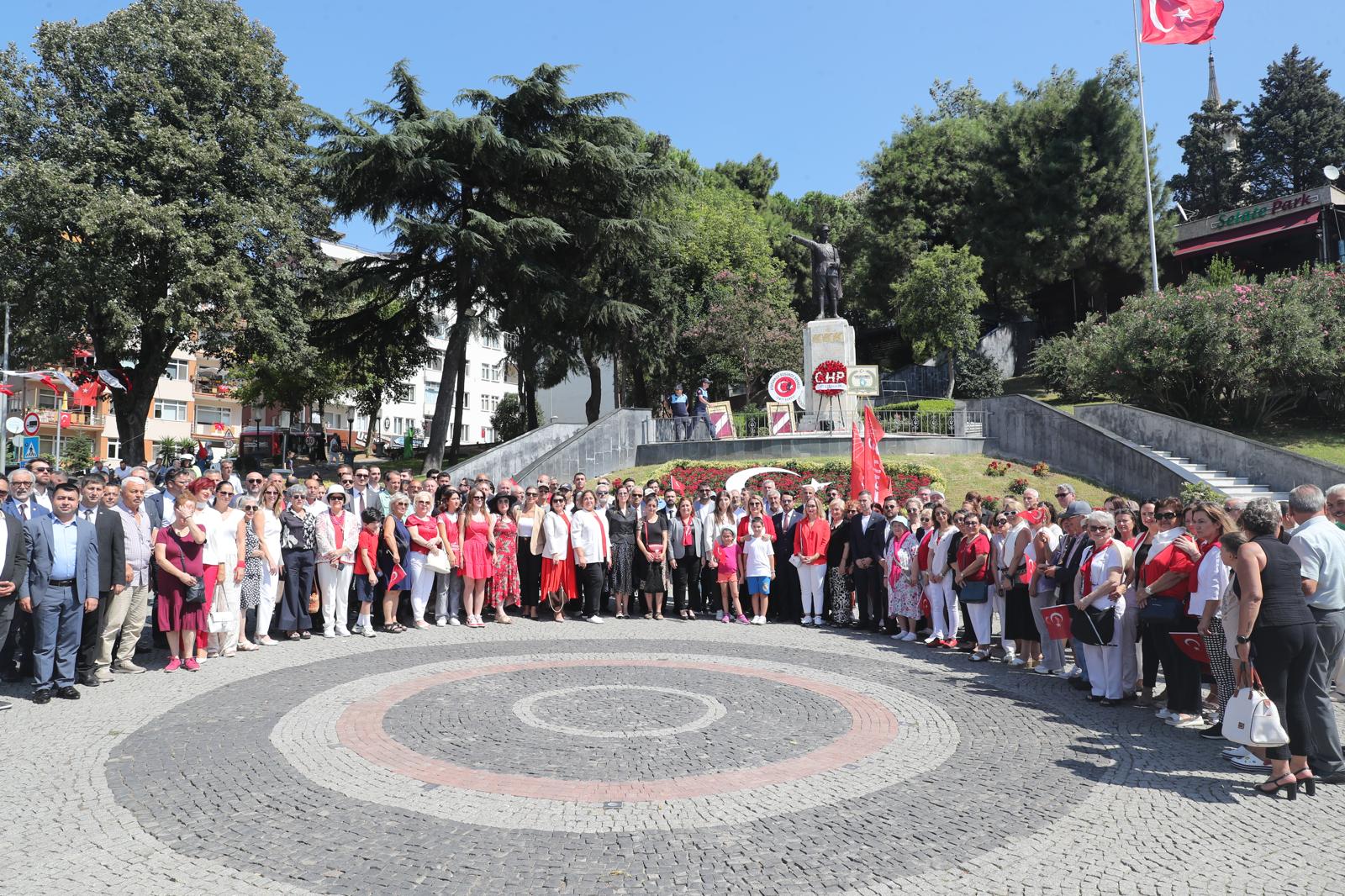 Küçük Kerem’in gururlu anı İzmit’te Zafer Bayramı coşkusu başladı (8)