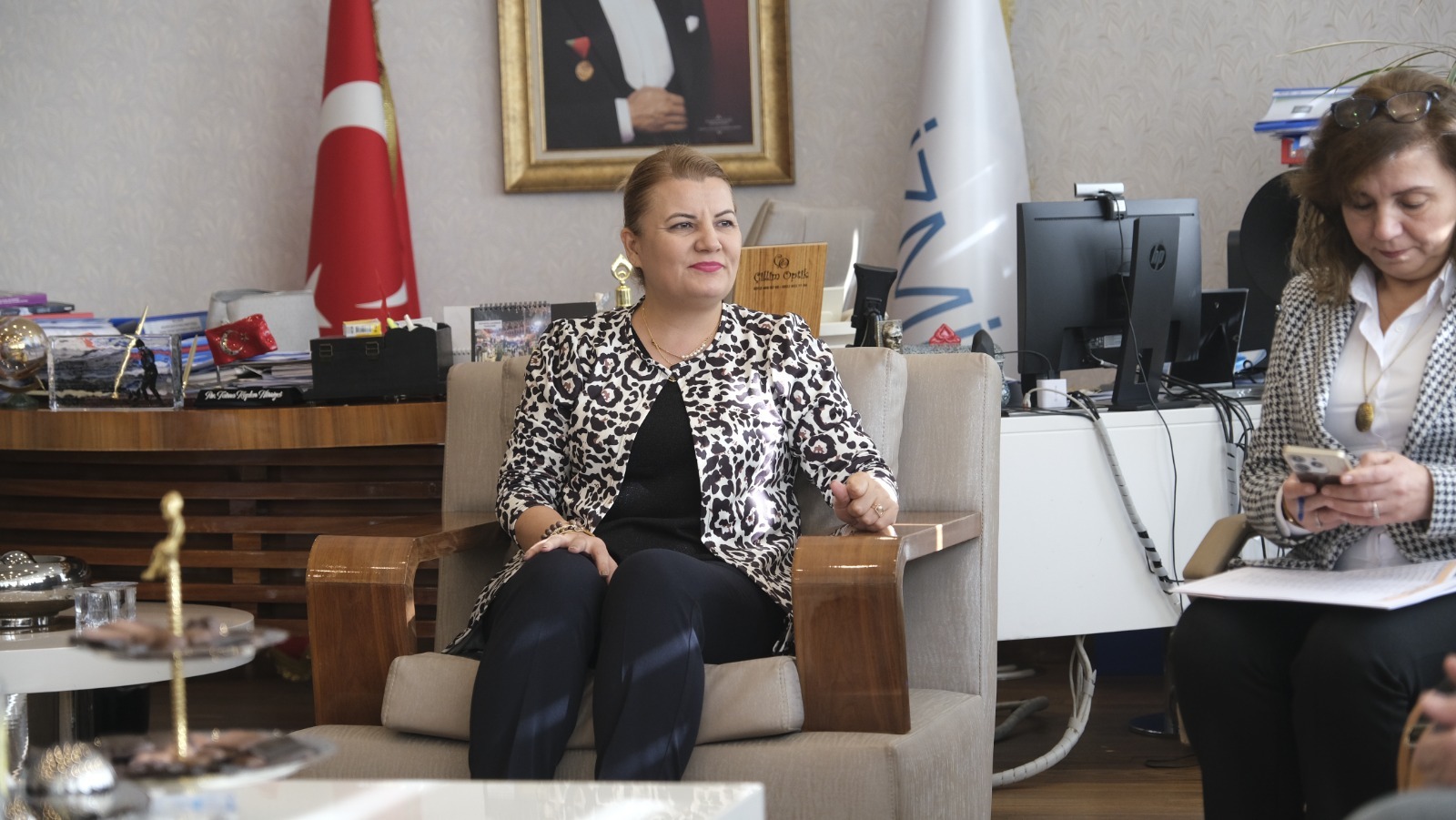 Baskan Hürriyet, Halk Günü'nde vatandaslarla birebir temasta (10)