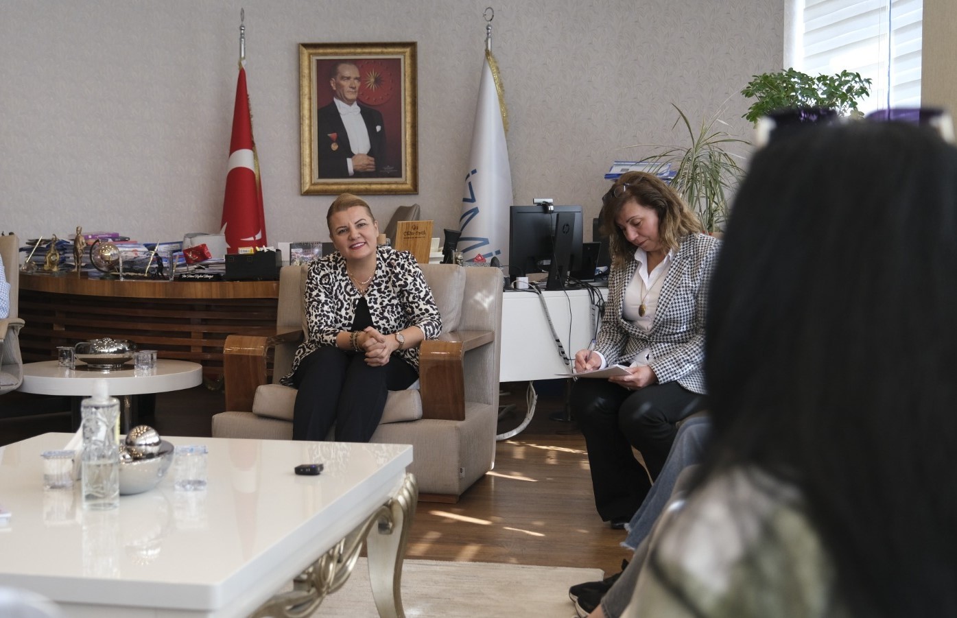Baskan Hürriyet, Halk Günü'nde vatandaslarla birebir temasta (3)