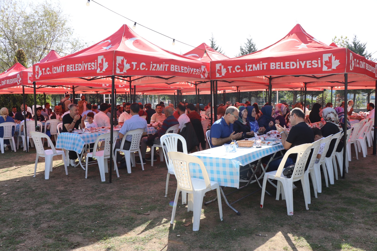 Baskan Hürriyet, din görevlileriyle Gülümse Kafe'de bir araya geldi (1)