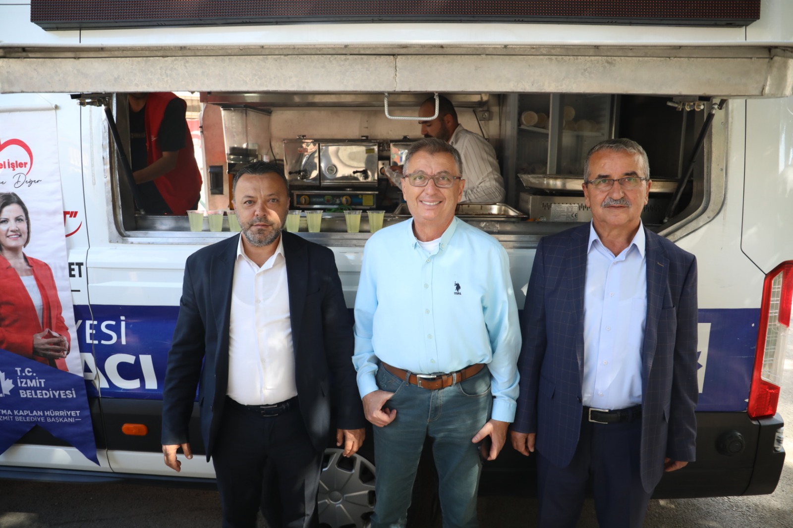 İzmit Belediyesi, Cuma Namazı sonrası İmaret Cami Cemaati ile buluştu (1)