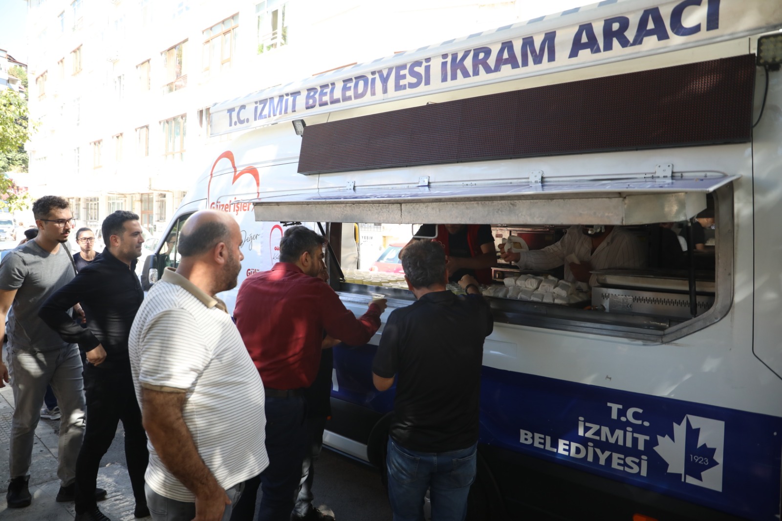 İzmit Belediyesi, Cuma Namazı sonrası İmaret Cami Cemaati ile buluştu (4)