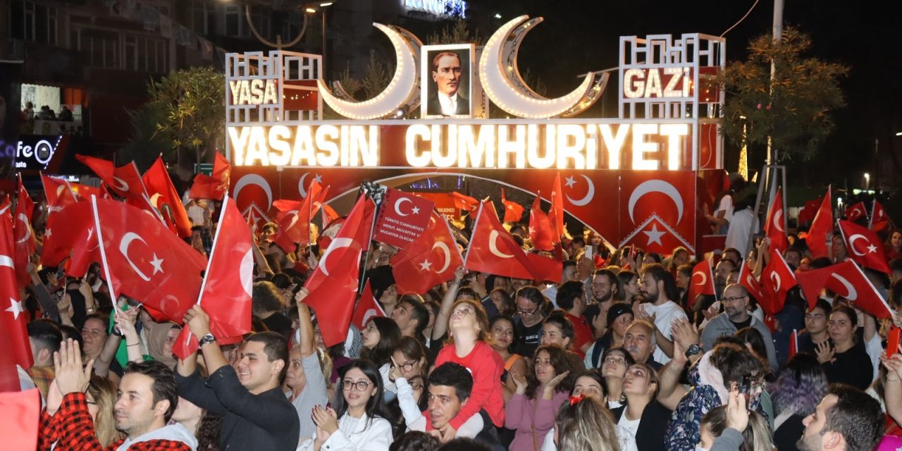 İZMİT BELEDİYESİ CUMHURİYET BAYRAMI’NI 101’İNCİ YILA YAKIŞIR KUTLAYACAK