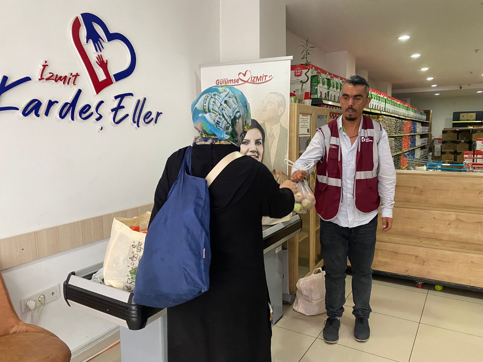 İzmit Belediyesi Gıda Bankası gönüllere dokunmayı sürdürüyor (1)