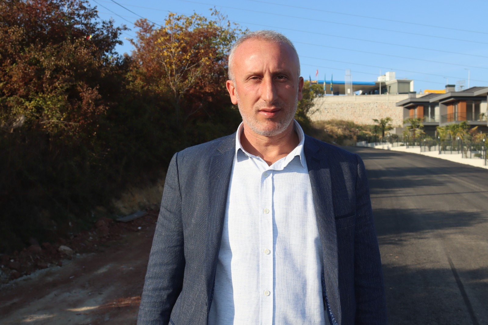 İzmit Belediyesi Kabaoğlu'ndaki sokakları tek tek çamurdan kurtarıyor (1)