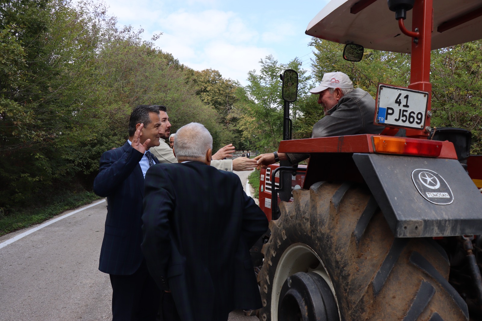Izmit Belediyesi mahalle ziyaretleriyle halkin nabzini tutuyor (4)