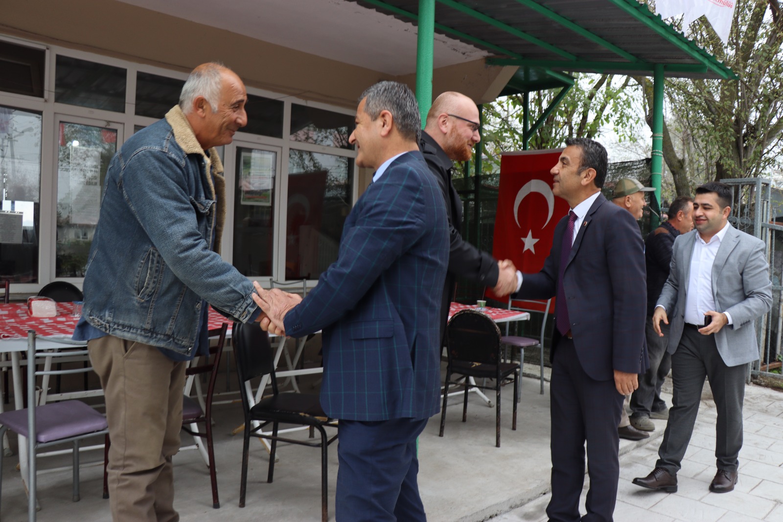 Izmit Belediyesi mahalle ziyaretleriyle halkin nabzini tutuyor (7)