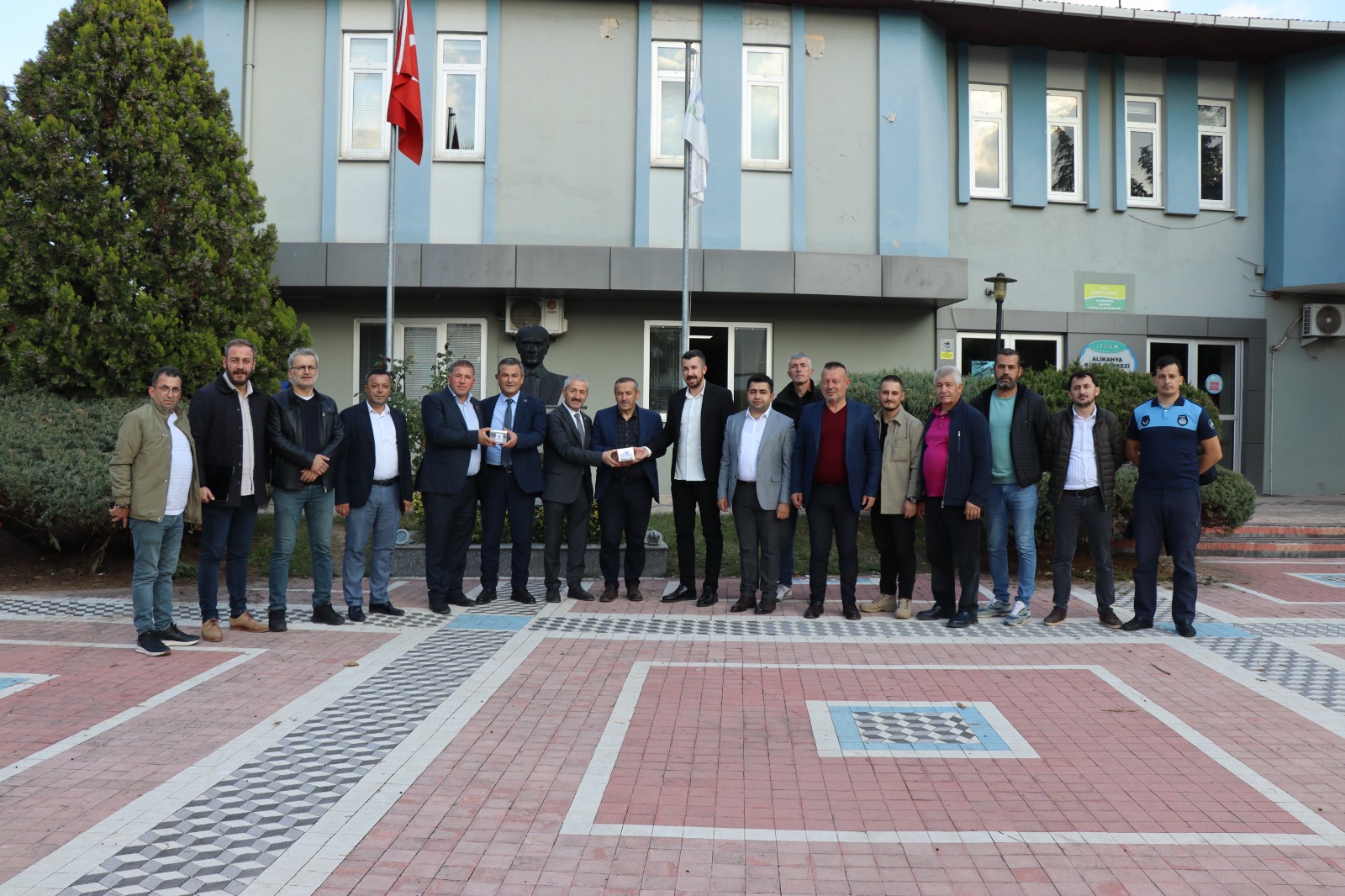 Izmit Belediyesi mahalle ziyaretleriyle halkin nabzini tutuyor (9)