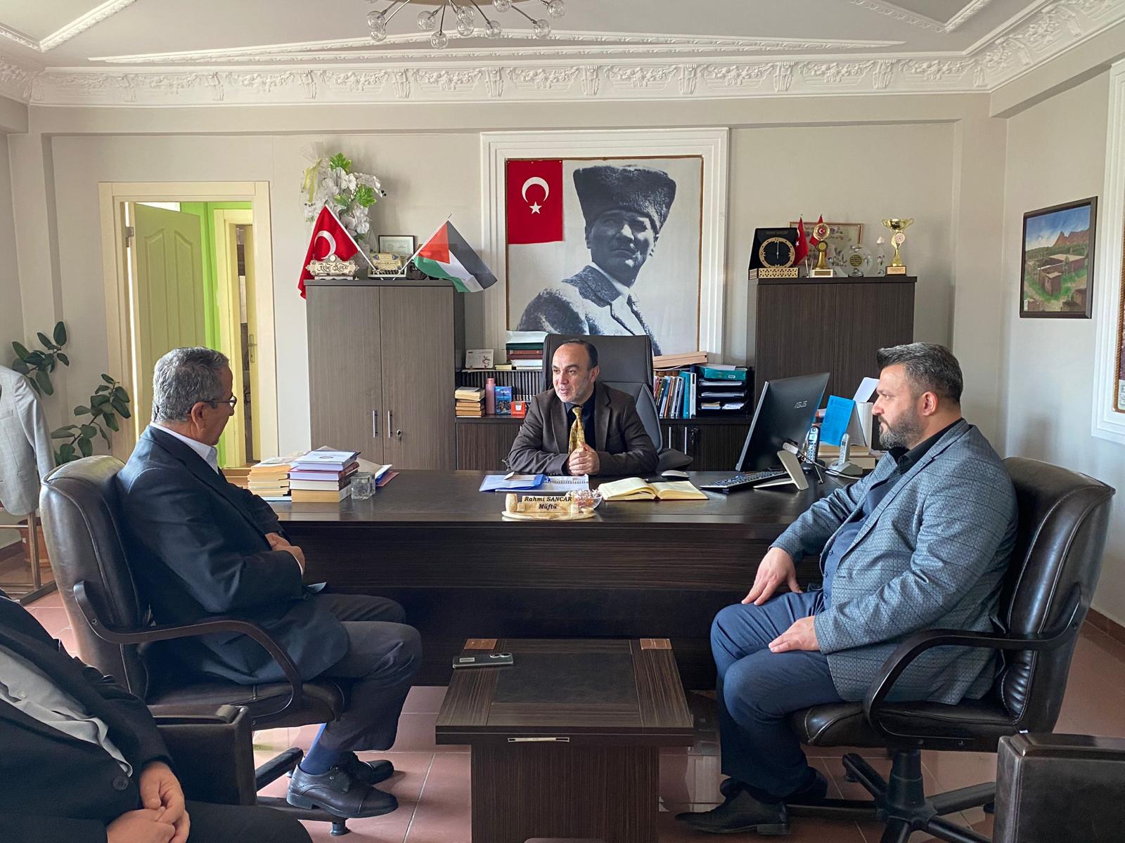 İzmit Belediyesi yöneticileri Kandıra İlçe Müftüsünü ziyaret etti (3)
