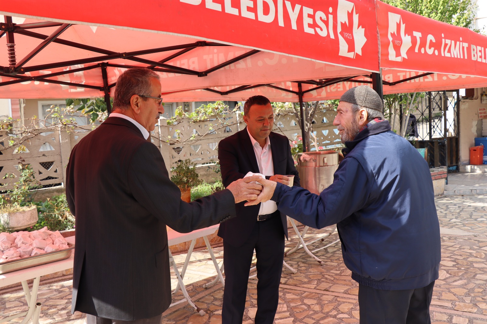 Izmit Belediyesinden Bekirdere Bahar Camiinde cuma ziyareti (5)
