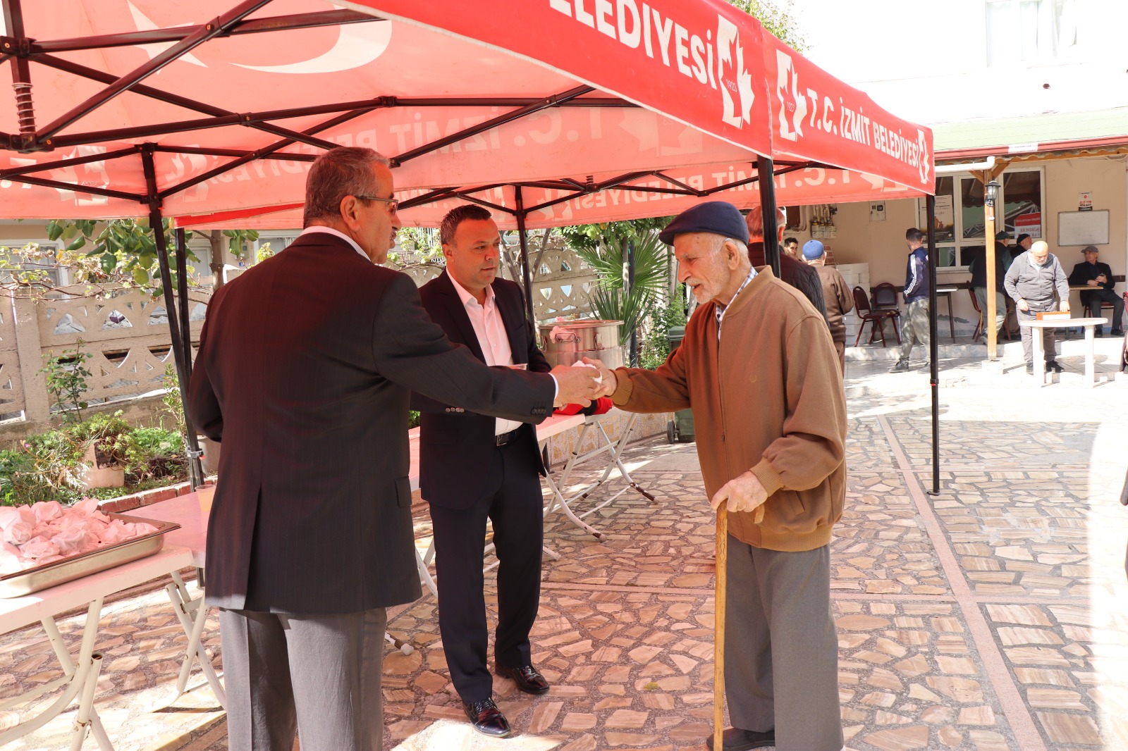 Izmit Belediyesinden Bekirdere Bahar Camiinde cuma ziyareti (8)
