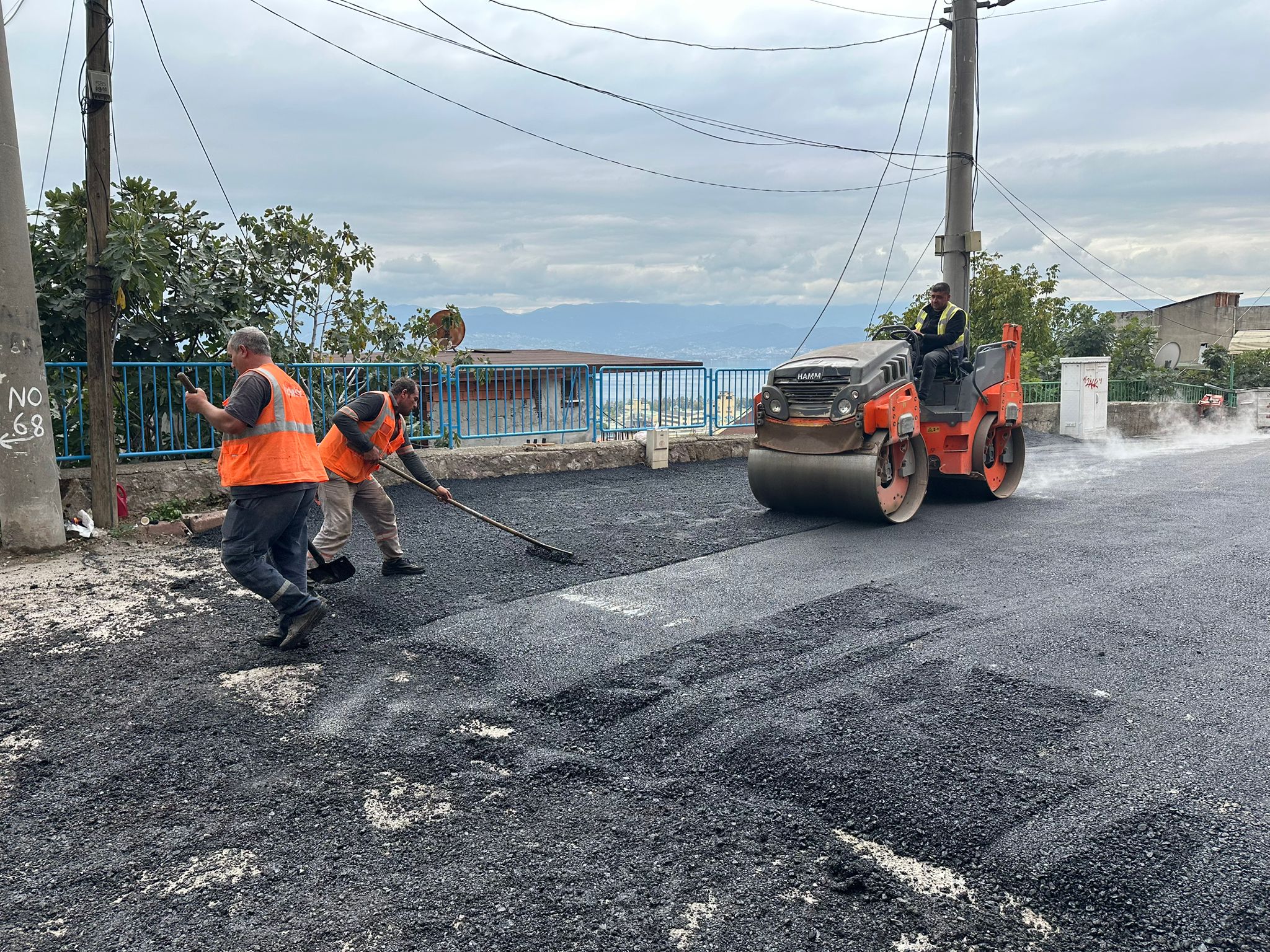 Izmit Belediyesinden Gültepe'de asfalt mesaisi (4)