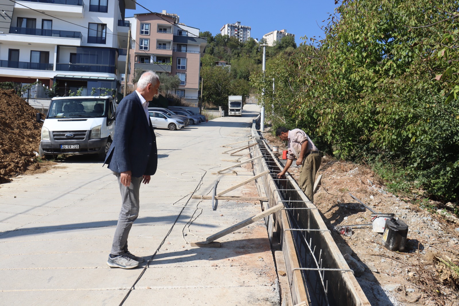 İzmit Belediyesinden Gündoğdu’ya beton parapet (3)